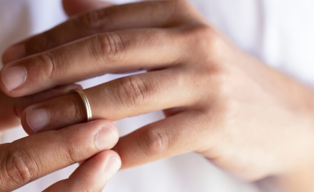 Taking wedding ring off during a divorce.